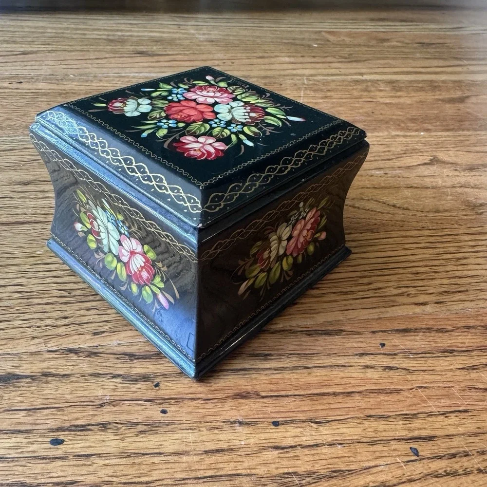 Vintage Russian Lacquer Box | Hand-painted Florals | Artist Signed | Fedoskino?